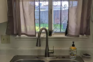 3607 Periwinkle Ct, Bakersfield, CA 93307 - Photo 5