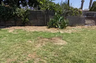 3607 Periwinkle Ct, Bakersfield, CA 93307 - Photo 11