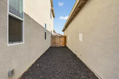 9453 Del Seis Drive, Sacramento, CA 95829 - Photo 49