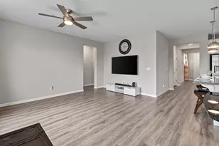 8695 Esperia Wy, Sacramento, CA 95828 - Photo 11