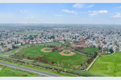 8679 Spring House Way, Elk Grove, CA 95624 - Photo 47