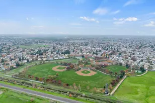 8679 Spring House Way, Elk Grove, CA 95624 - Photo 47