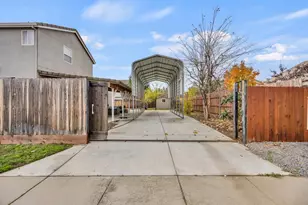 8472 Kingsland Ct, Elk Grove, CA 95624 - Photo 43