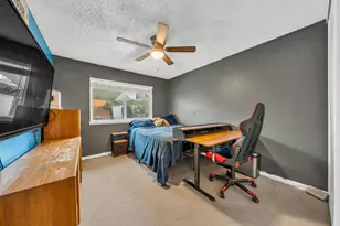 8147 Gandy Dancer Way, Sacramento, CA 95823 - Photo 37