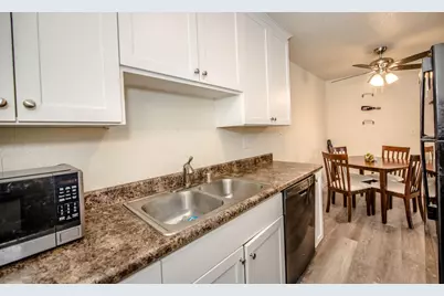 6400 66th Avenue #14, Sacramento, CA 95823 - Photo 9