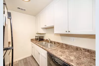 6400 66th Avenue #14, Sacramento, CA 95823 - Photo 11