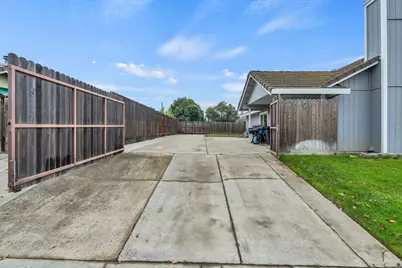 323 Emerald Oak Drive, Galt, CA 95632 - Photo 37