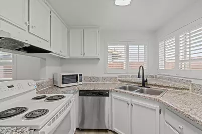 8272 Summer Falls Circle, Sacramento, CA 95828 - Photo 9