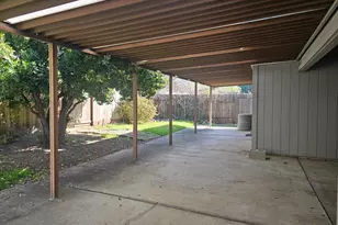 8775 Brittany Park Dr, Sacramento, CA 95828 - Photo 31