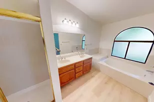 8775 Brittany Park Dr, Sacramento, CA 95828 - Photo 17