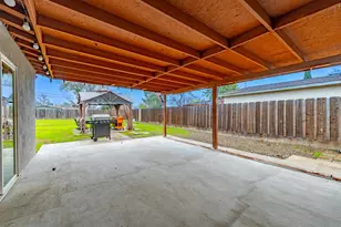 1595 E 26th St, Merced, CA 95340 - Photo 27