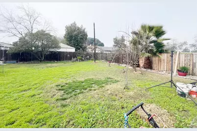 1915 W Harding Way, Stockton, CA 95203 - Photo 29