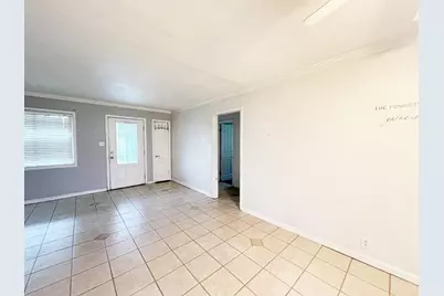 1915 W Harding Way, Stockton, CA 95203 - Photo 9