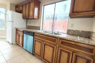 8280 Summer Falls Cir, Sacramento, CA 95828 - Photo 9