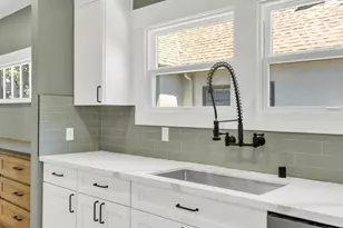 1045 35th St, Sacramento, CA 95816 - Photo 23