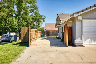 1637 Fantasy Ct, Modesto, CA 95351 - Photo 7