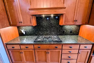 2751 Portola Way, Sacramento, CA 95818 - Photo 9