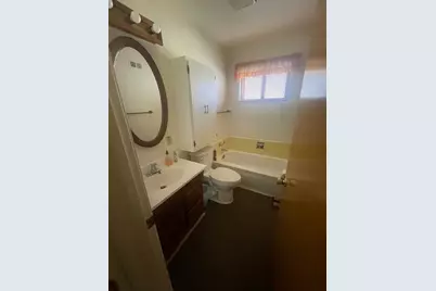 130 W Loretta Avenue, Stockton, CA 95207 - Photo 13