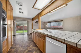 4956 J Pkwy, Sacramento, CA 95823 - Photo 11