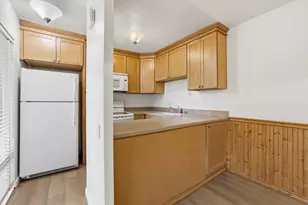 2229 Woodside Ln, Sacramento, CA 95825 - Photo 13