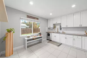 5879 Lorraine Ct, Sacramento, CA 95817 - Photo 9