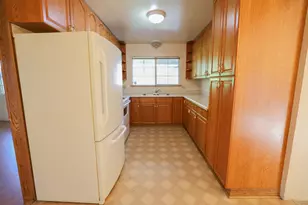 157 W North St, Woodland, CA 95695 - Photo 5