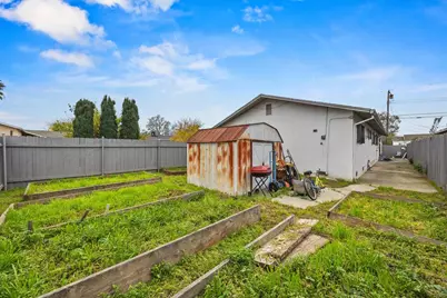 7701 39th Avenue, Sacramento, CA 95824 - Photo 17