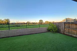 9475 Pasaje Pl, Elk Grove, CA 95624 - Photo 27