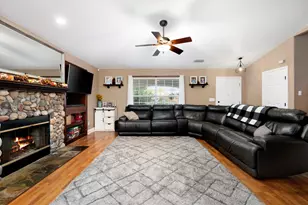 8810 Laguna Star Dr, Elk Grove, CA 95758 - Photo 7