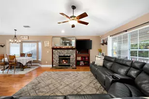 8810 Laguna Star Dr, Elk Grove, CA 95758 - Photo 5