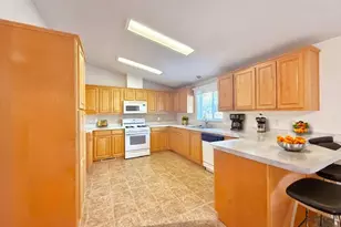 18641 Manor Dr, Jamestown, CA 95327 - Photo 11