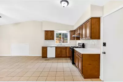 8127 Franciscan Way, Sacramento, CA 95823 - Photo 11