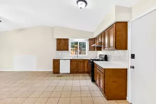 8127 Franciscan Way, Sacramento, CA 95823 - Photo 11