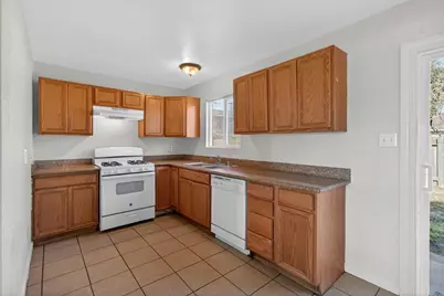 5213 Sitton Way, Sacramento, CA 95823 - Photo 15