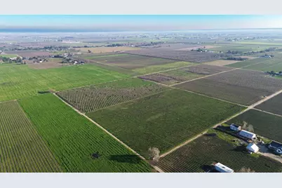 15910 N Locust Tree Road, Lodi, CA 95240 - Photo 11
