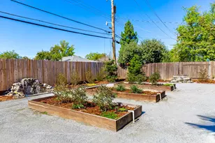 2437 Parkwood, Sacramento, CA 95825 - Photo 23