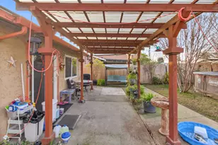 8271 Fieldpoppy Cir, Sacramento, CA 95828 - Photo 29