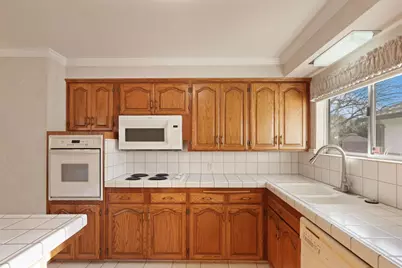 922 N Pleasant Avenue, Lodi, CA 95240 - Photo 9