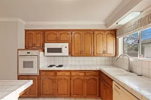 922 N Pleasant Ave, Lodi, CA 95240 - Photo 9