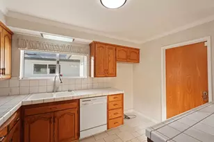 922 N Pleasant Ave, Lodi, CA 95240 - Photo 11