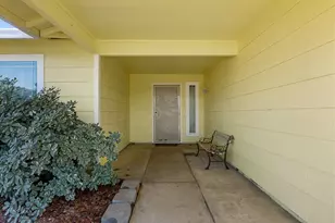 6917 Lemondrop Ct, Sacramento, CA 95824 - Photo 5