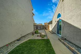 8001 Benz Ct, Sacramento, CA 95828 - Photo 37