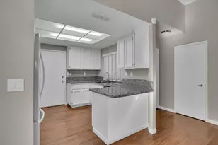 8001 Benz Ct, Sacramento, CA 95828 - Photo 17