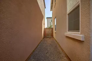 7835 Zaragoza walk, Sacramento, CA 95823 - Photo 33