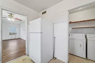 1127 W 19th St, Merced, CA 95340 - Photo 13