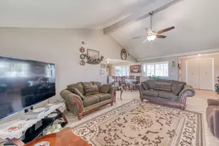 25540 Lynn Pl, Madera, CA 93638 - Photo 13