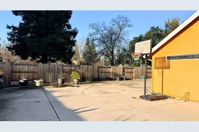 8100 Auberry Drive, Sacramento, CA 95828 - Photo 35