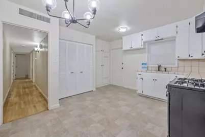 980 E Apricot Avenue, Tulare, CA 93274 - Photo 13