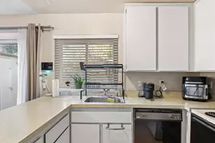 8849 La Riviera Dr, Sacramento, CA 95826 - Photo 11