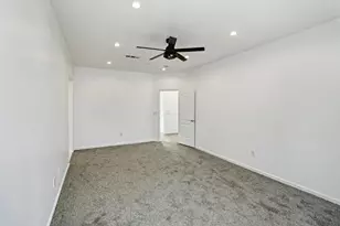 9100 Lakemont Dr, Elk Grove, CA 95624 - Photo 21